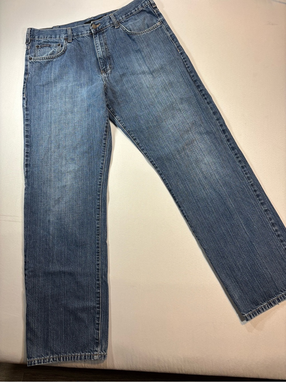 Calvin Klein Men's Relaxed Straight Jeans in Medium Blue Wash Size 36